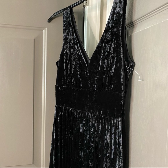 ModCloth New Splendorous Spree Black Crushed Velvet Dress Size Small Velveteen - Picture 2 of 13